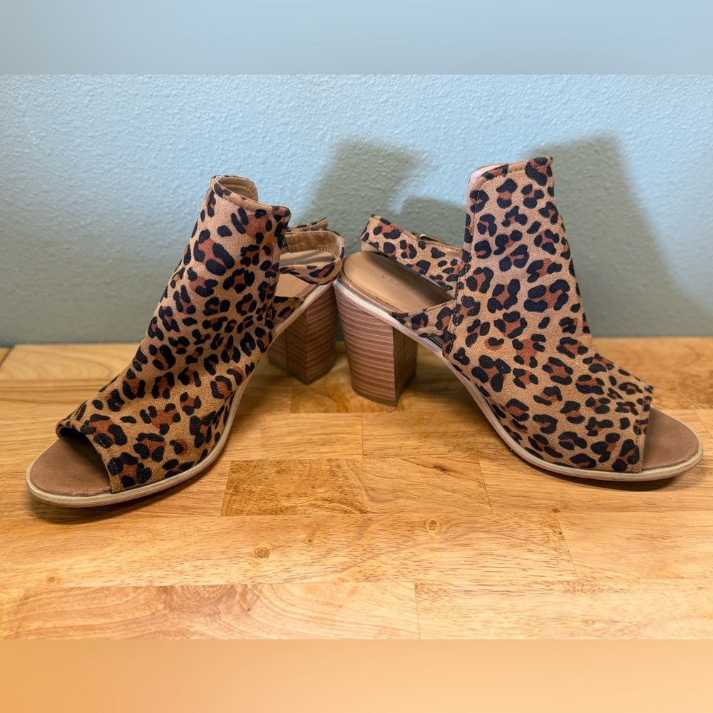 Leopard Print Open-Toe Block Heel Sandals